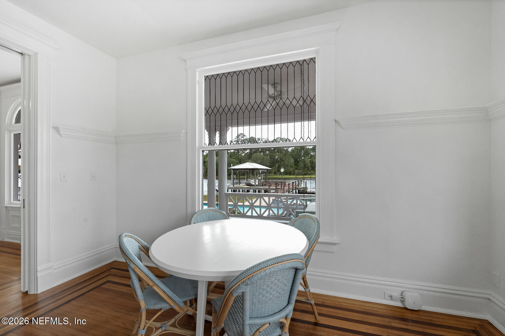 289 N Roscoe Boulevard - Photo 8