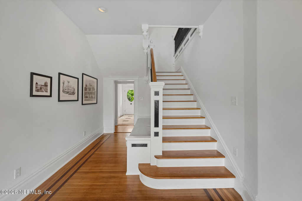 289 N Roscoe Boulevard - Photo 13