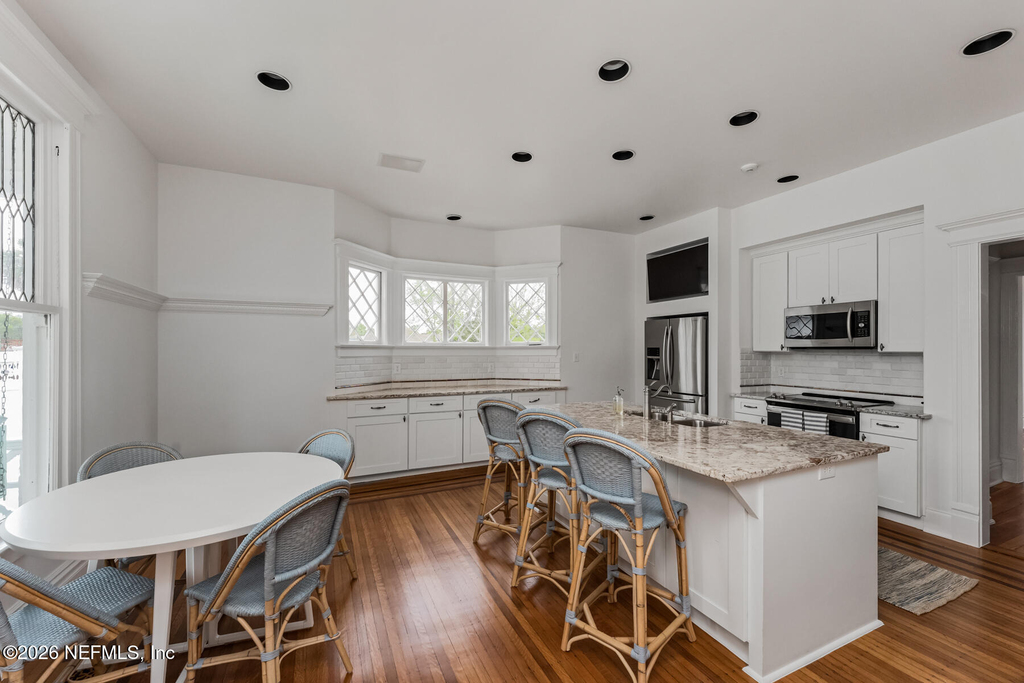 289 N Roscoe Boulevard - Photo 5