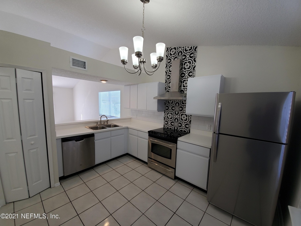 1024 Snug Harbour Court - Photo 8