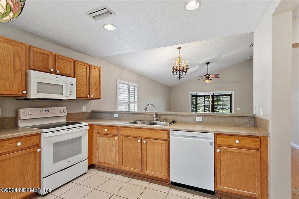 1212 Coghill Circle - Photo 4
