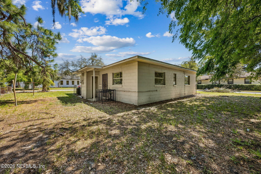 1627 E 9th Street - Photo 17