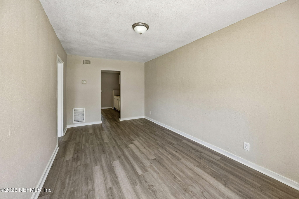 1627 E 9th Street - Photo 6