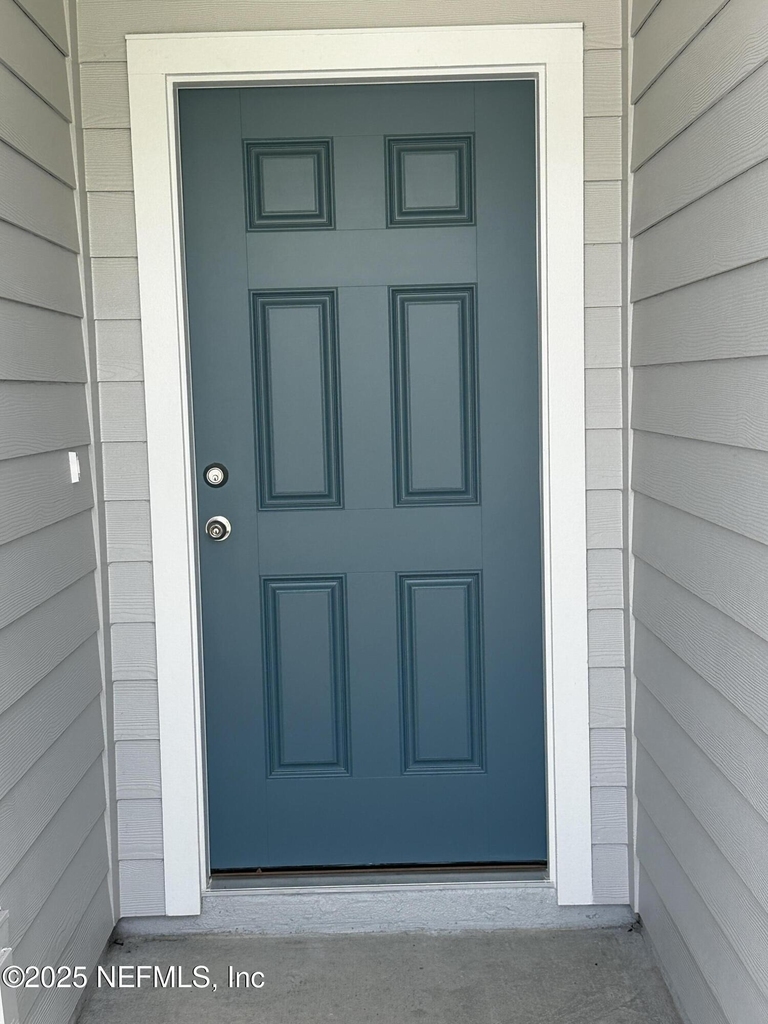 611 Holly Lakes Drive - Photo 2