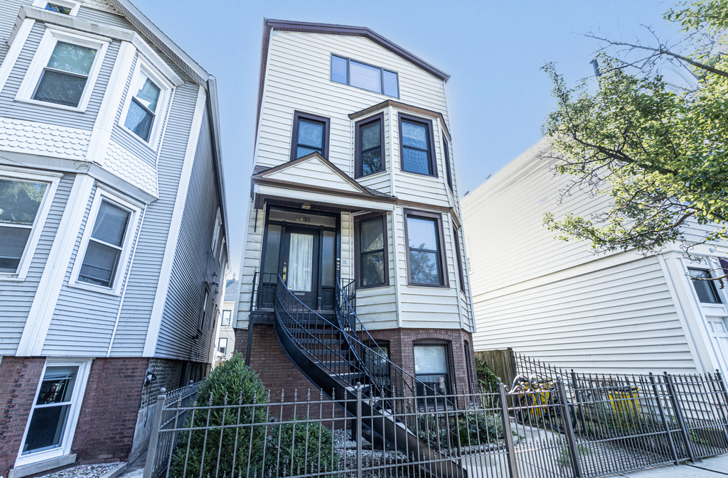 2837 N Southport Avenue - Photo 0