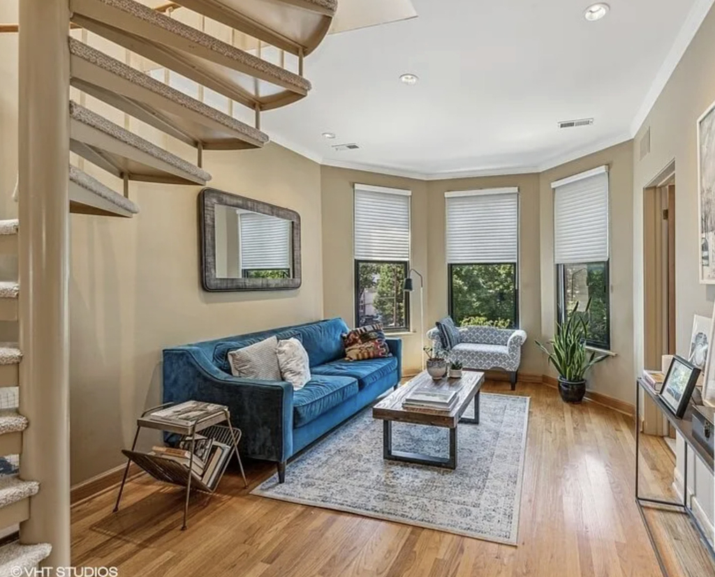 2837 N Southport Avenue - Photo 1