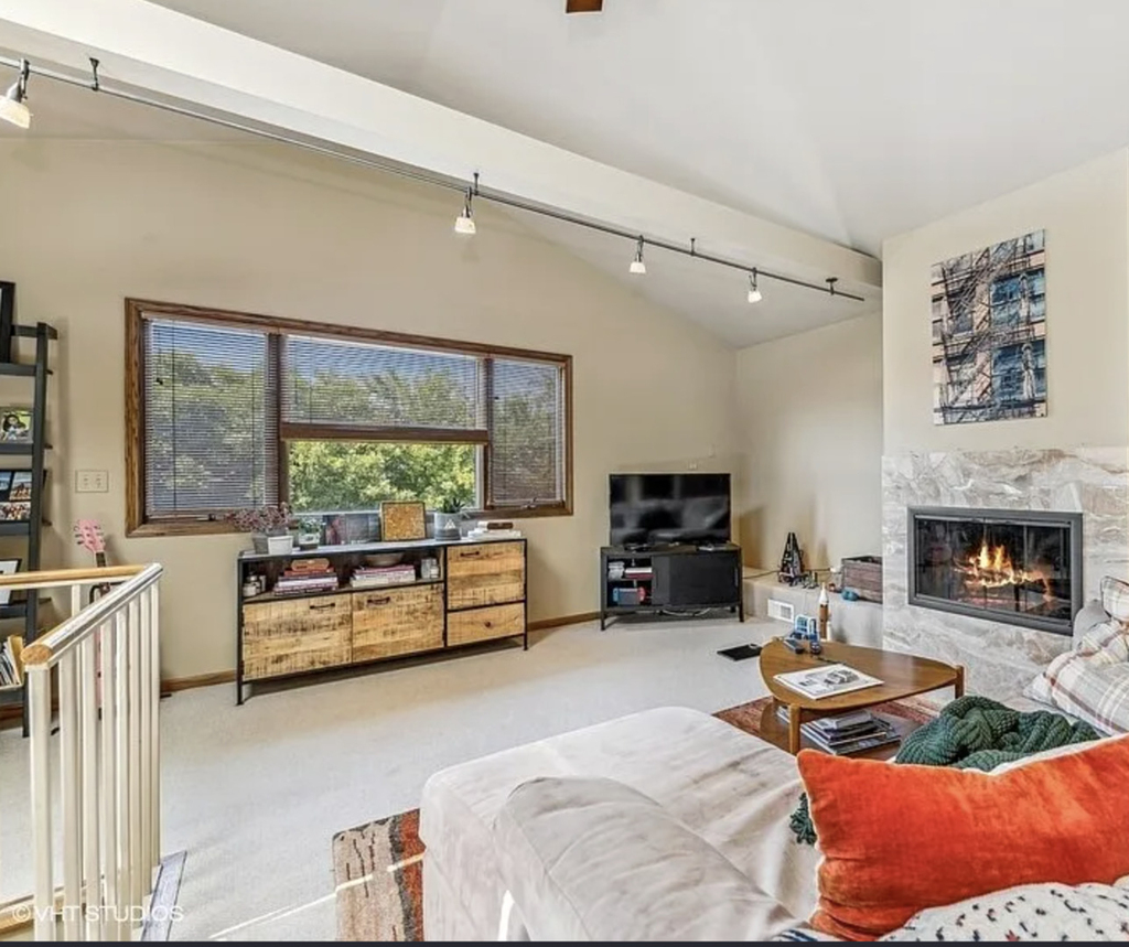 2837 N Southport Avenue - Photo 9