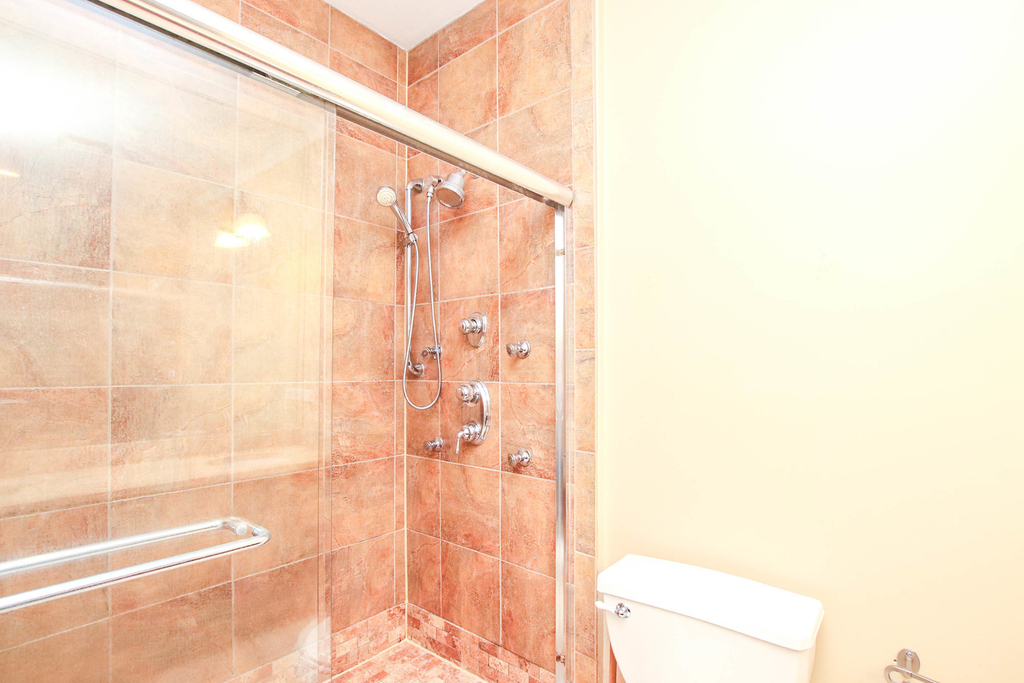 945 N Kingsbury Street - Photo 11