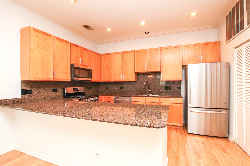 945 N Kingsbury Street - Photo 4
