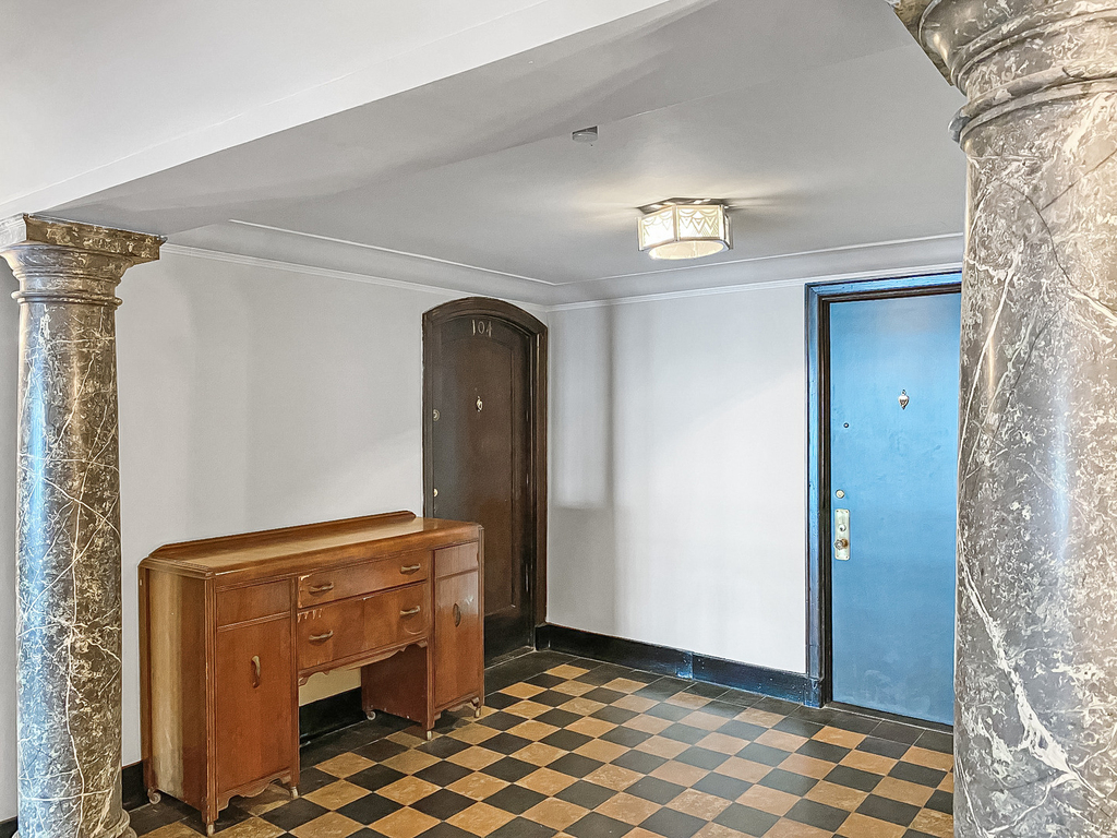 1205 W Sherwin Avenue - Photo 9