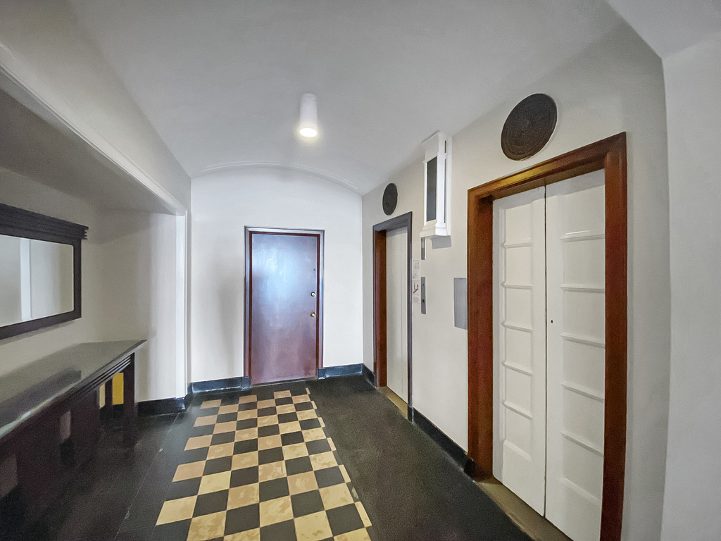 1205 W Sherwin Avenue - Photo 7