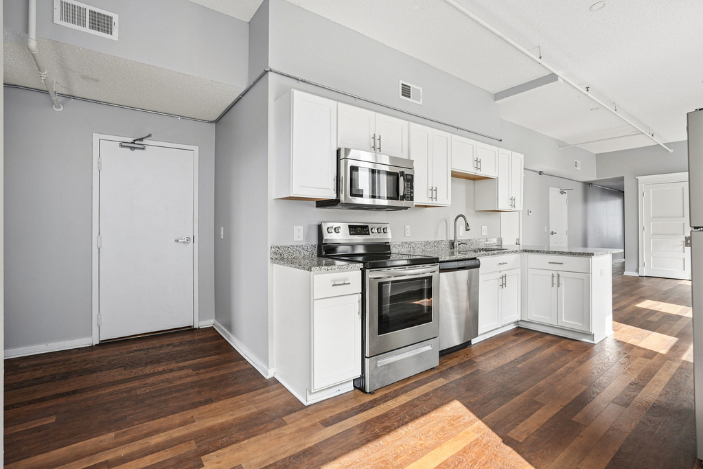 307 W 6th Street - Photo 4
