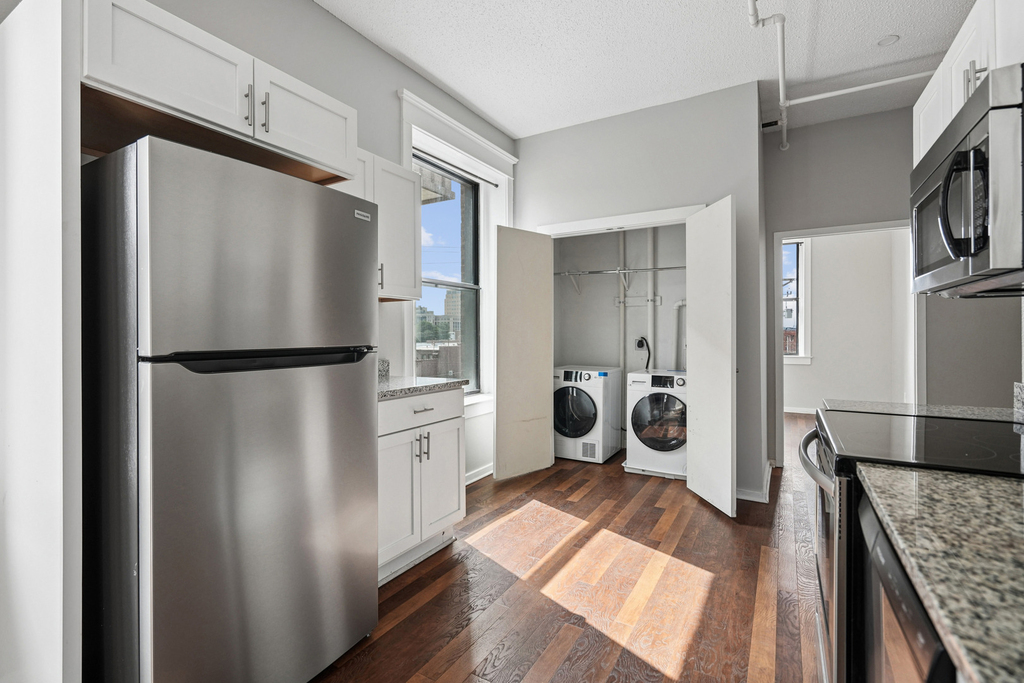 307 W 6th Street - Photo 7
