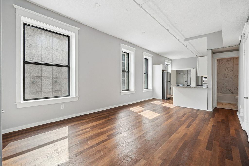 307 W 6th Street - Photo 9