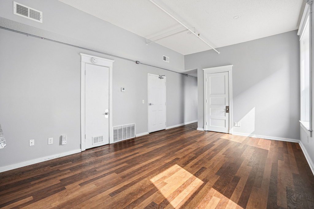 307 W 6th Street - Photo 8