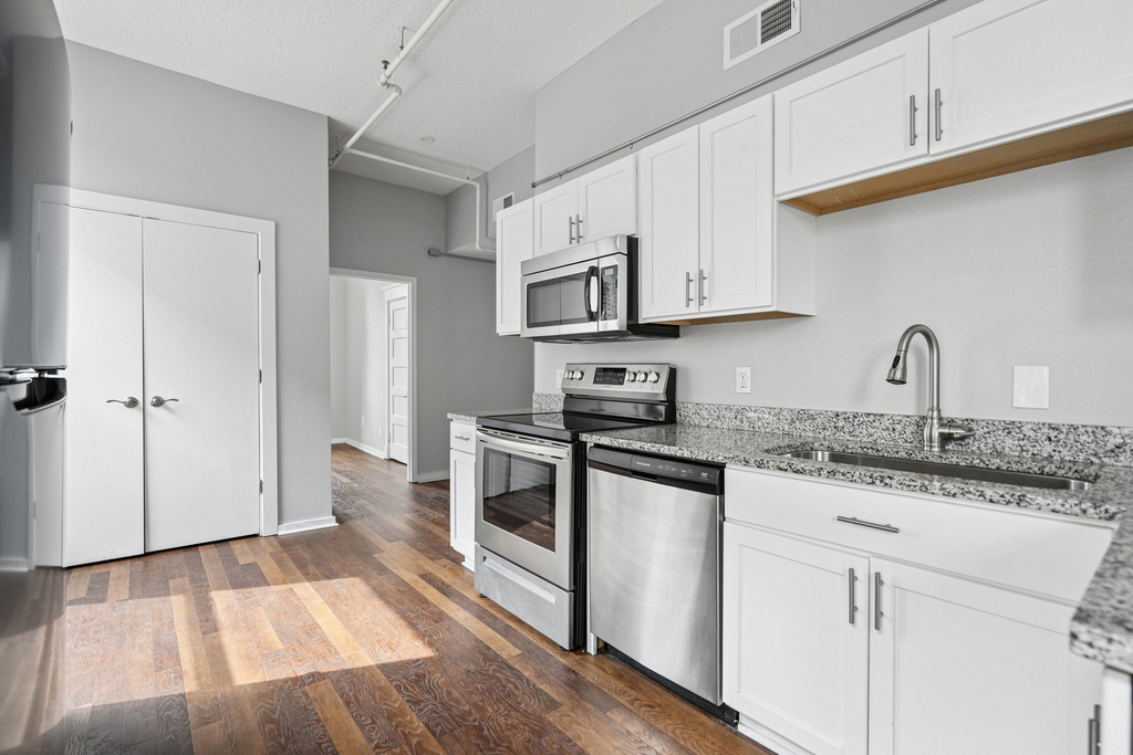 307 W 6th Street - Photo 6