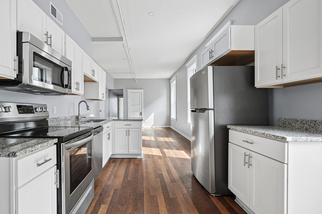 307 W 6th Street - Photo 5