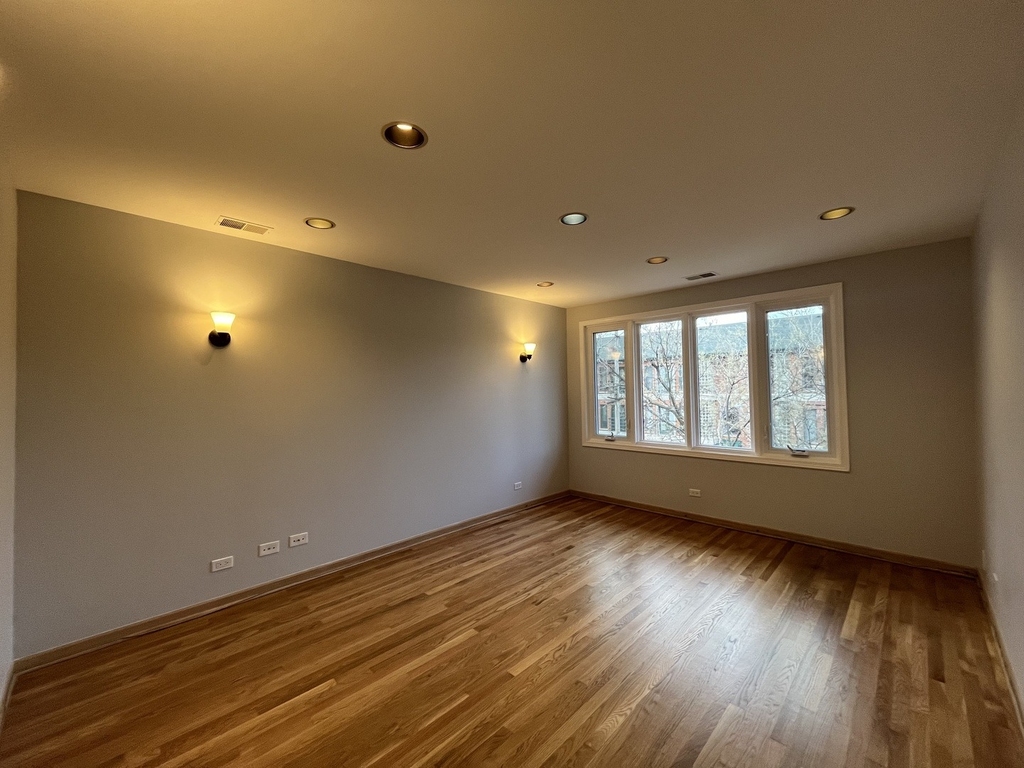 449 W 37th Street - Photo 4