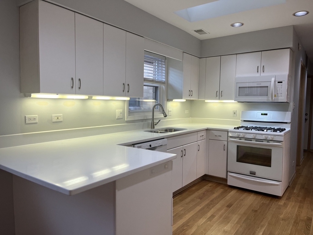 449 W 37th Street - Photo 8