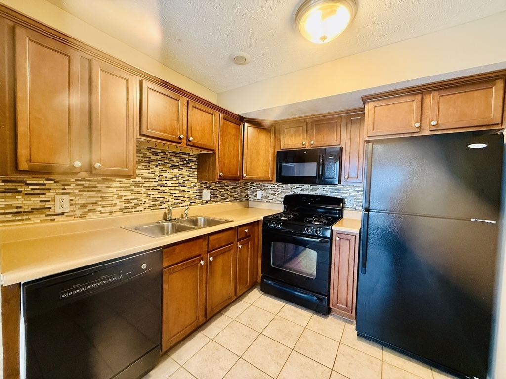 1112 Ekstam Drive - Photo 2