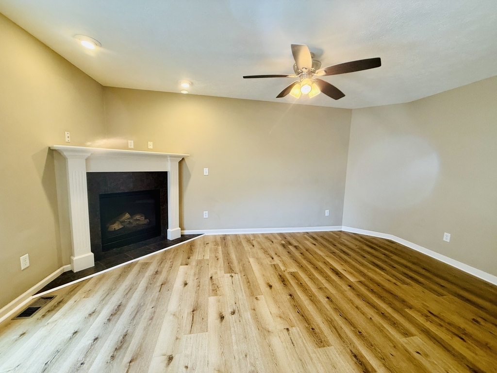 1112 Ekstam Drive - Photo 4