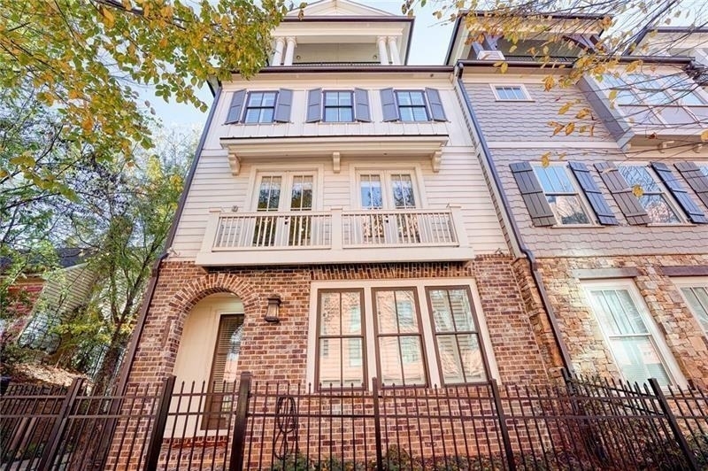 984 Memorial Walk Se - Photo 1
