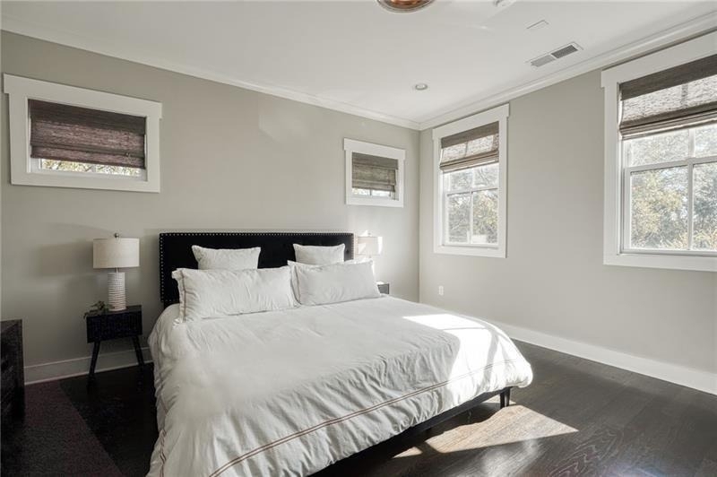 984 Memorial Walk Se - Photo 12