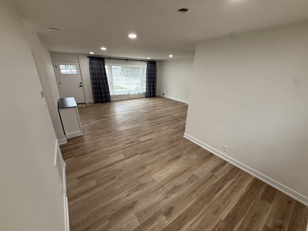321 N Fairview Avenue - Photo 3