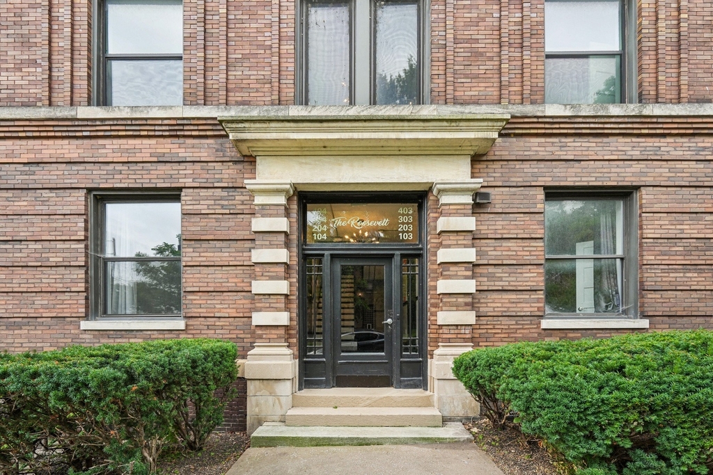 307 W 6th Street - Photo 1