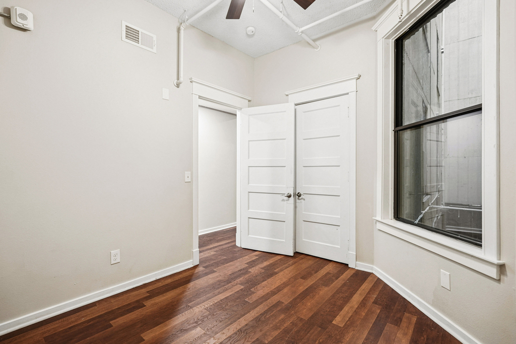 307 W 6th Street - Photo 10
