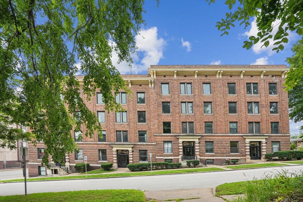 307 W 6th Street - Photo 0