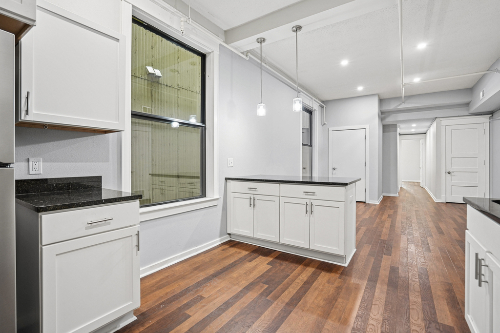 307 W 6th Street - Photo 5