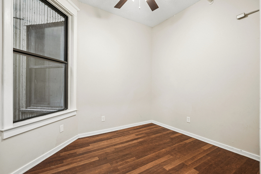 307 W 6th Street - Photo 9
