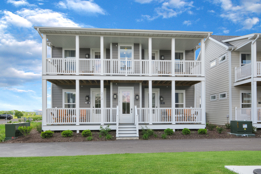 212 Great Loop East Drive - Photo 0