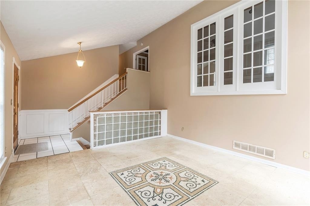 131 Arrowood Lane - Photo 3