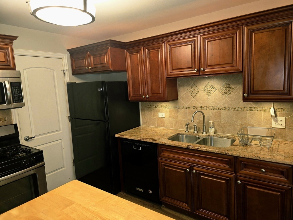 349 Newgate Court - Photo 8