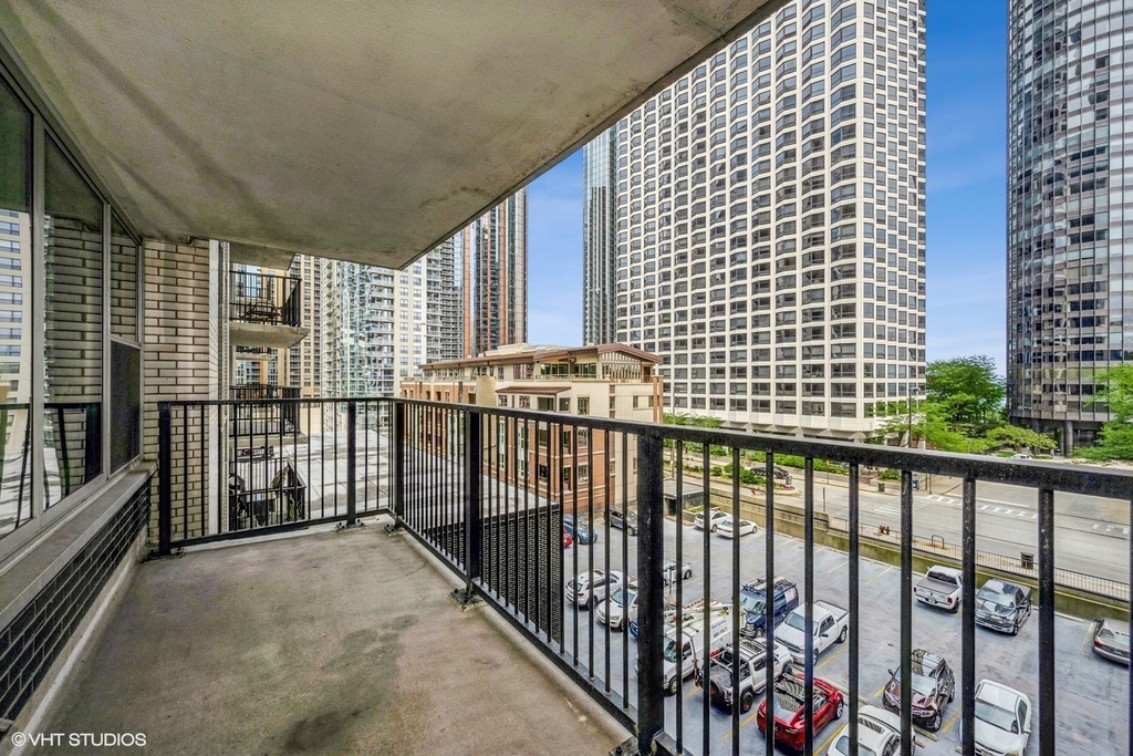 400 E Randolph Street - Photo 9