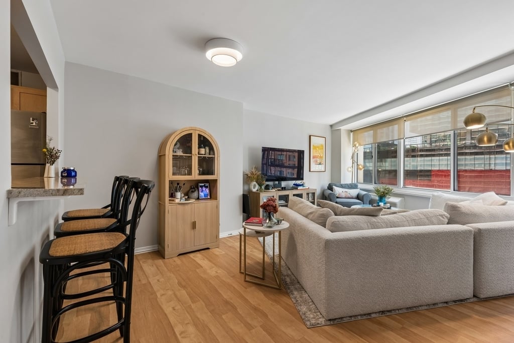 211 E Ohio Street - Photo 5