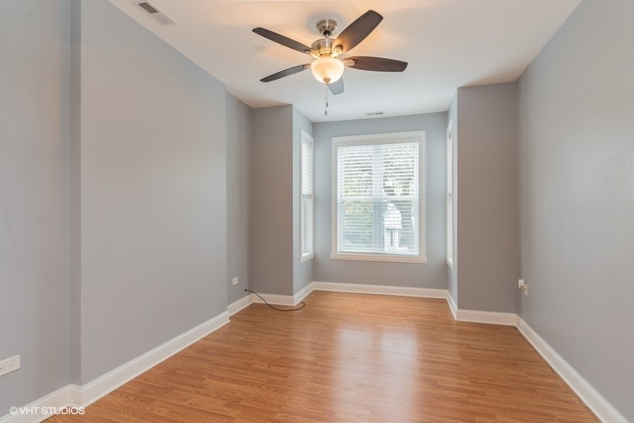 2321 N Sawyer Avenue - Photo 1