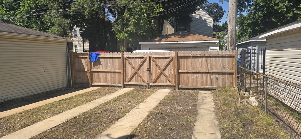8222 S South Shore Drive - Photo 13