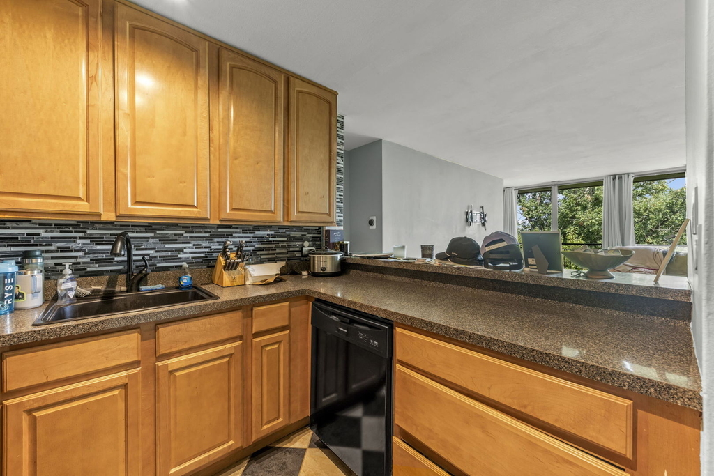 5820 Oakwood Drive - Photo 3