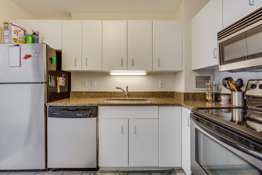 401 E Ontario Street - Photo 8
