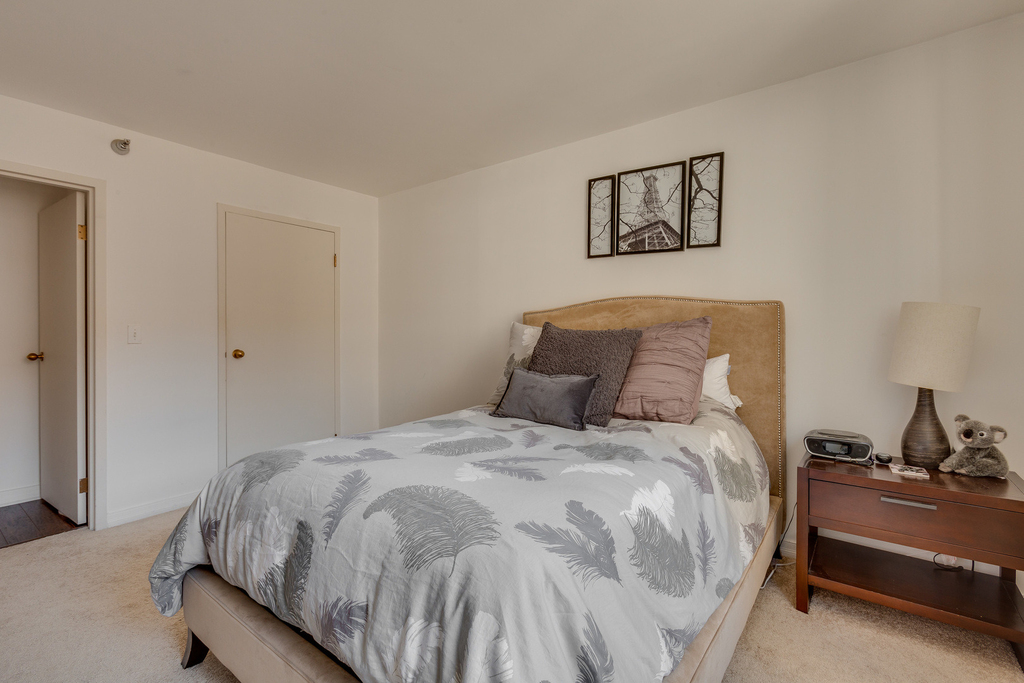 401 E Ontario Street - Photo 10