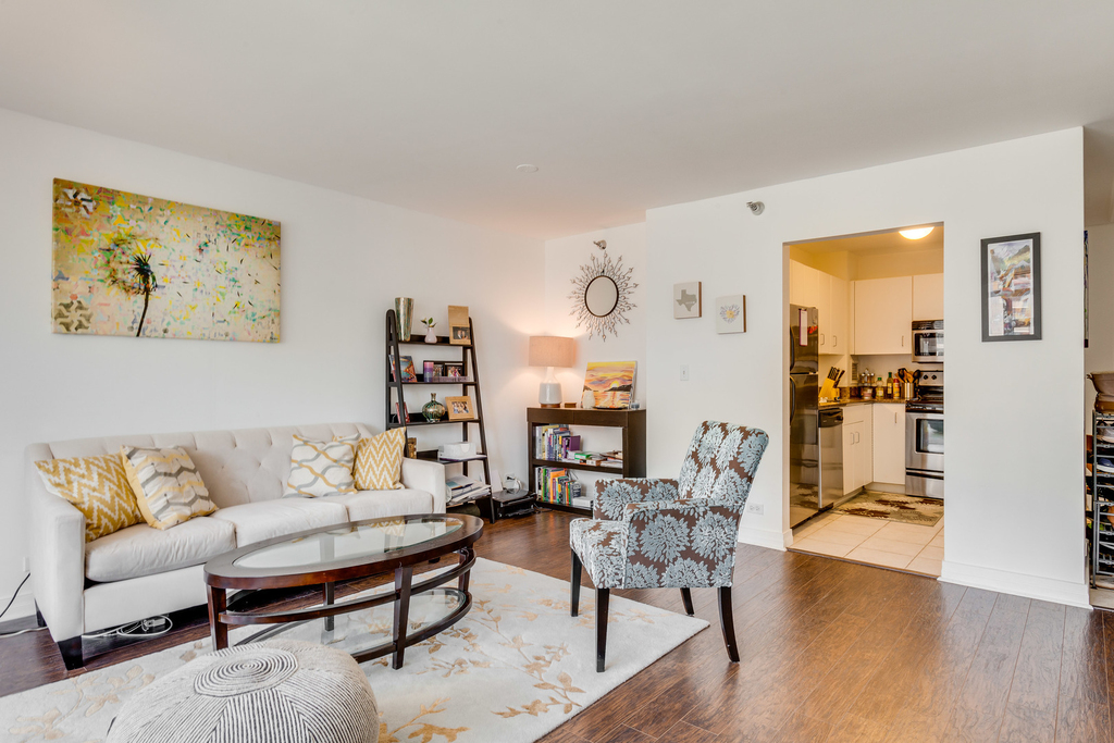 401 E Ontario Street - Photo 5