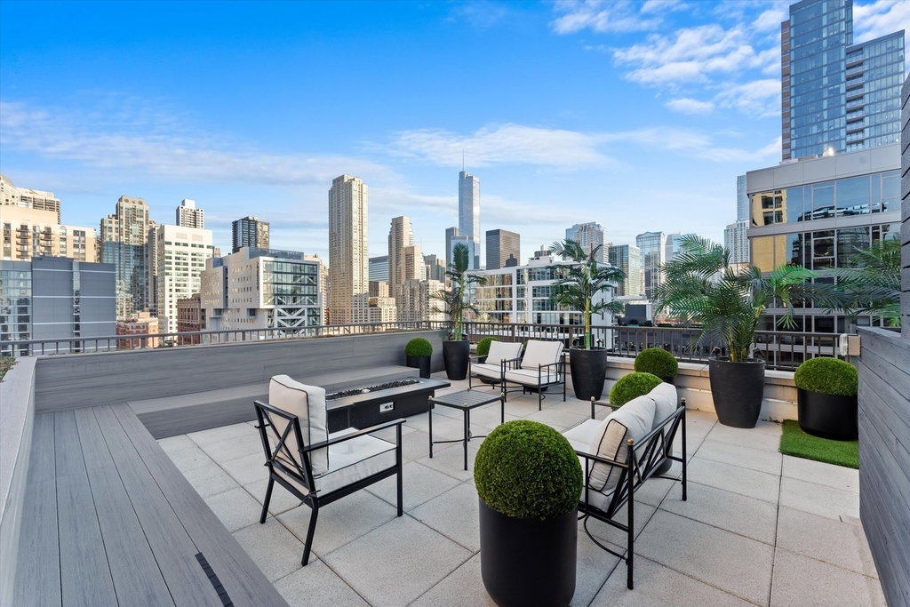 707 N Wells Street - Photo 17