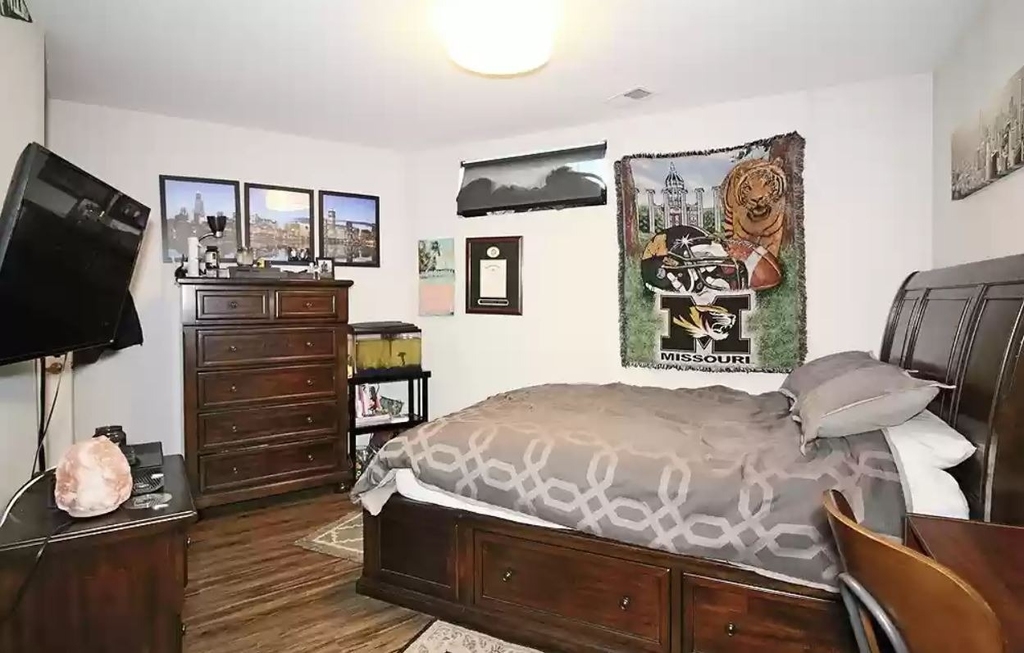 1045 W Cornelia Avenue - Photo 7