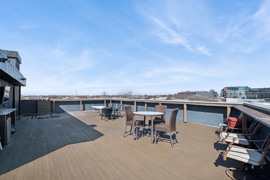 1045 W Cornelia Avenue - Photo 11