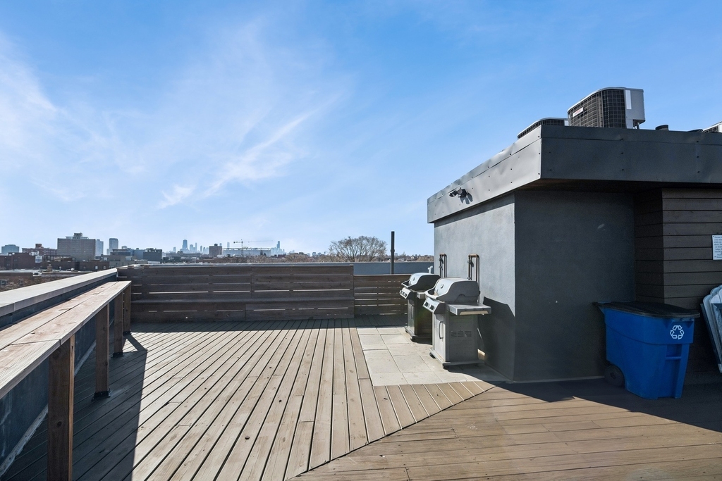 1045 W Cornelia Avenue - Photo 10