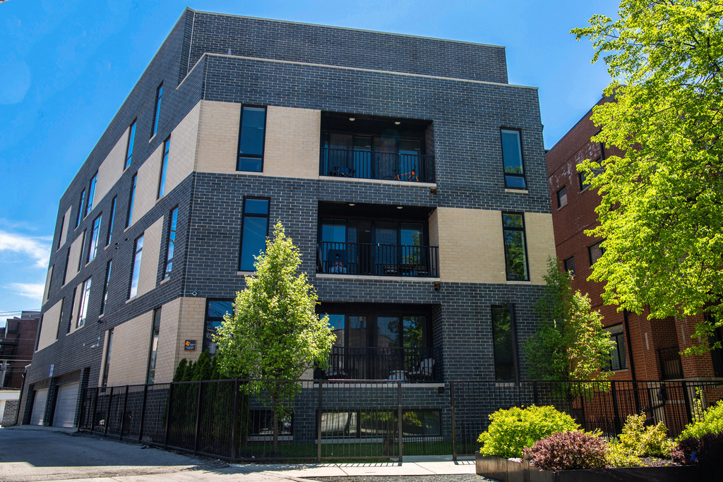 1045 W Cornelia Avenue - Photo 0