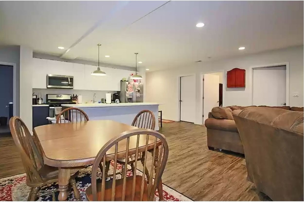 1045 W Cornelia Avenue - Photo 2